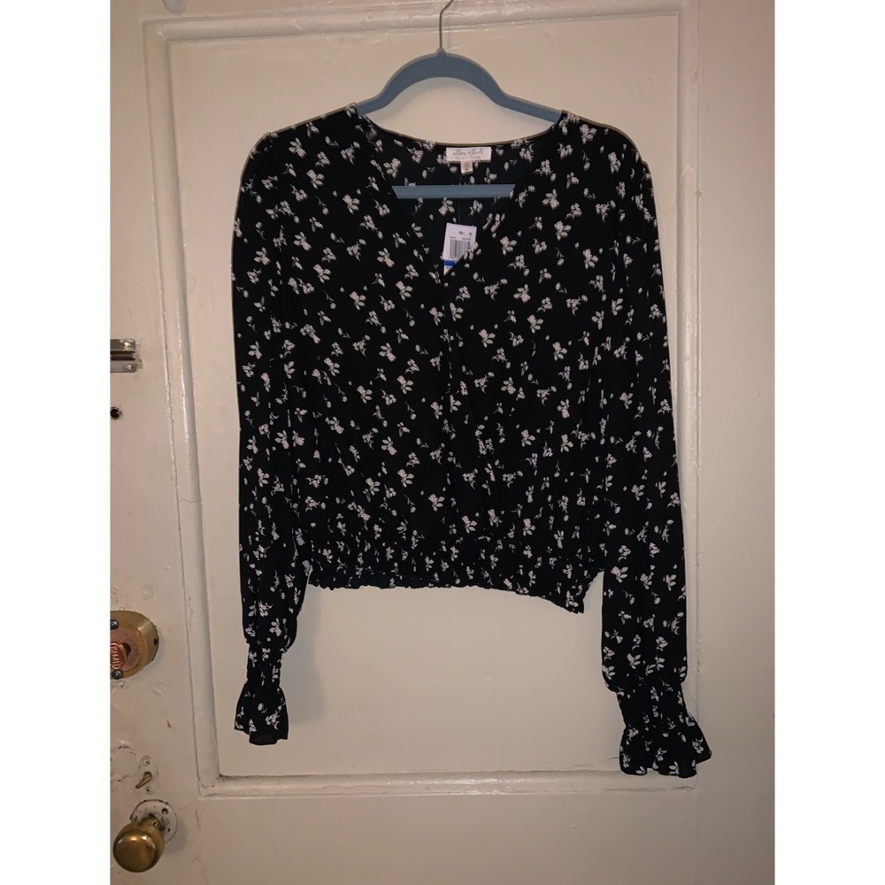 Cute airy top